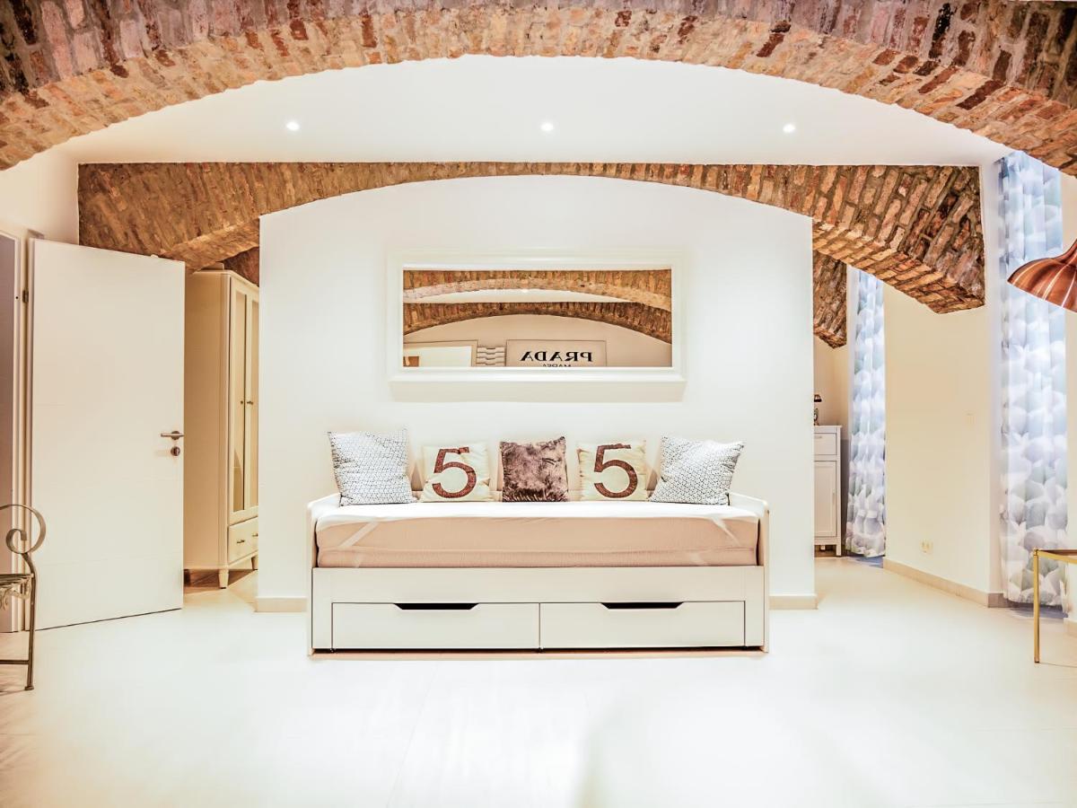 Wohnen Im Herzen Von Wien Budget Apartment Bagian luar foto
